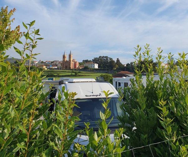 Área Autocaravanas LAS HAZAS — Photo 2