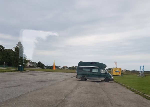 Parkplatz am Strand Haapsalu — Übernachtungsparkplatz / SP ohne Service in Haapsalu