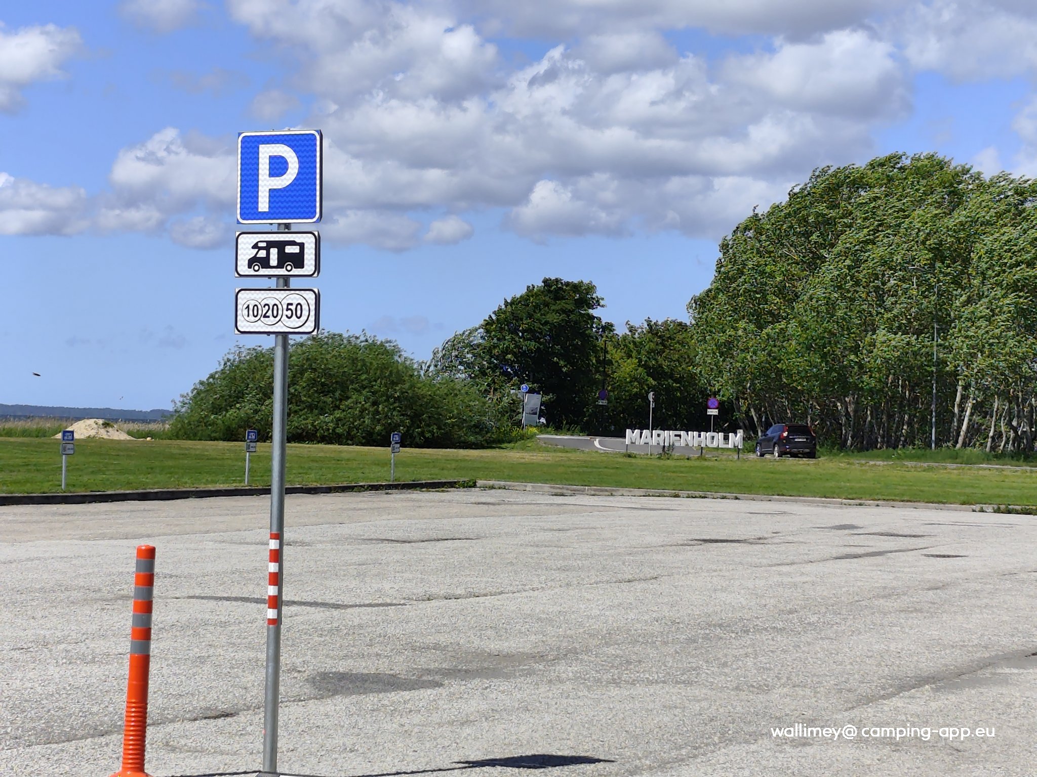 Parkplatz am Strand Haapsalu — Estacionamento noturno in Haapsalu