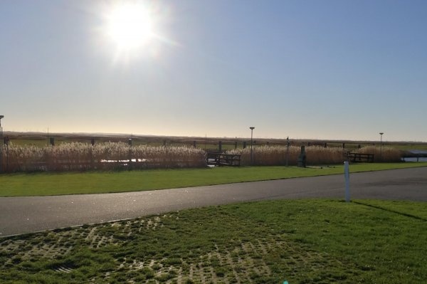 Stellplatz am Sportboothafen Neufeld — 露营车营地 in Marne
