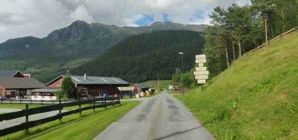 Helset hytter og camping — Sp. parking dla kamperów in Folkestad