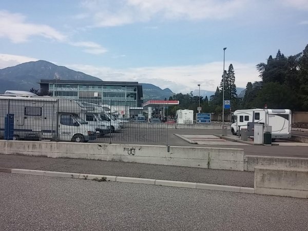Sosta Camper Bolzano — Sp. parking dla kamperów in Bolzano