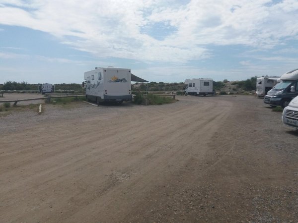 Aire de Camping-Cars Plage Ouest — Photo 2