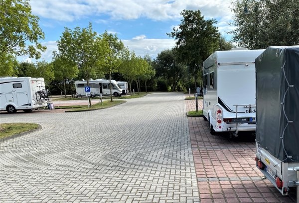 Stellplatz Am Alten Hafen — Karavan Sitesi in Dornum 