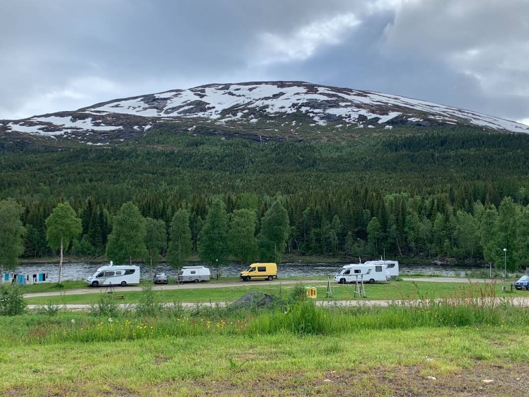 Svenningdal Camping — Area da campeggio in Trofors
