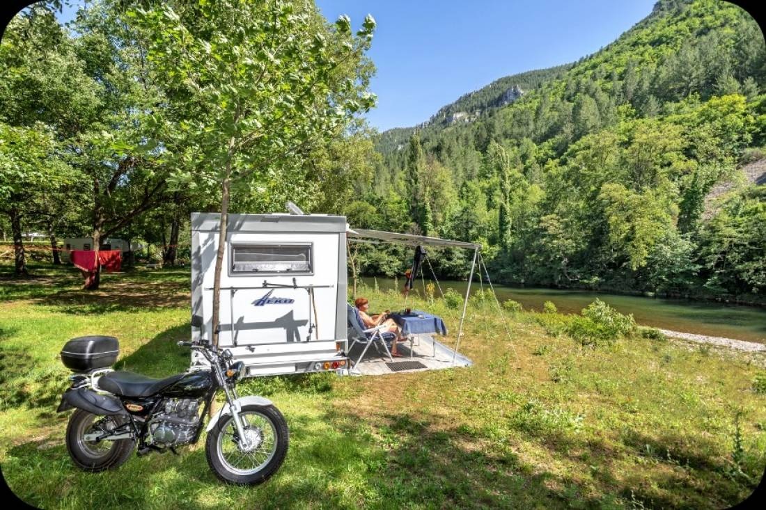 Camping Le Site de Castlebouc — Sítio de acampamento in Gorges du Tarn Causses