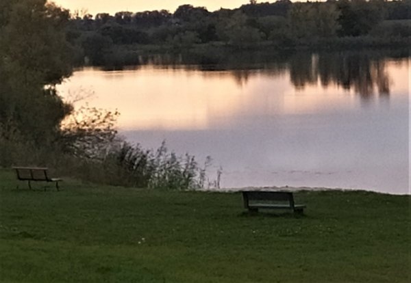 Stellplatz am  Imbiß am See Gartow — Ved restaurang in Gartow