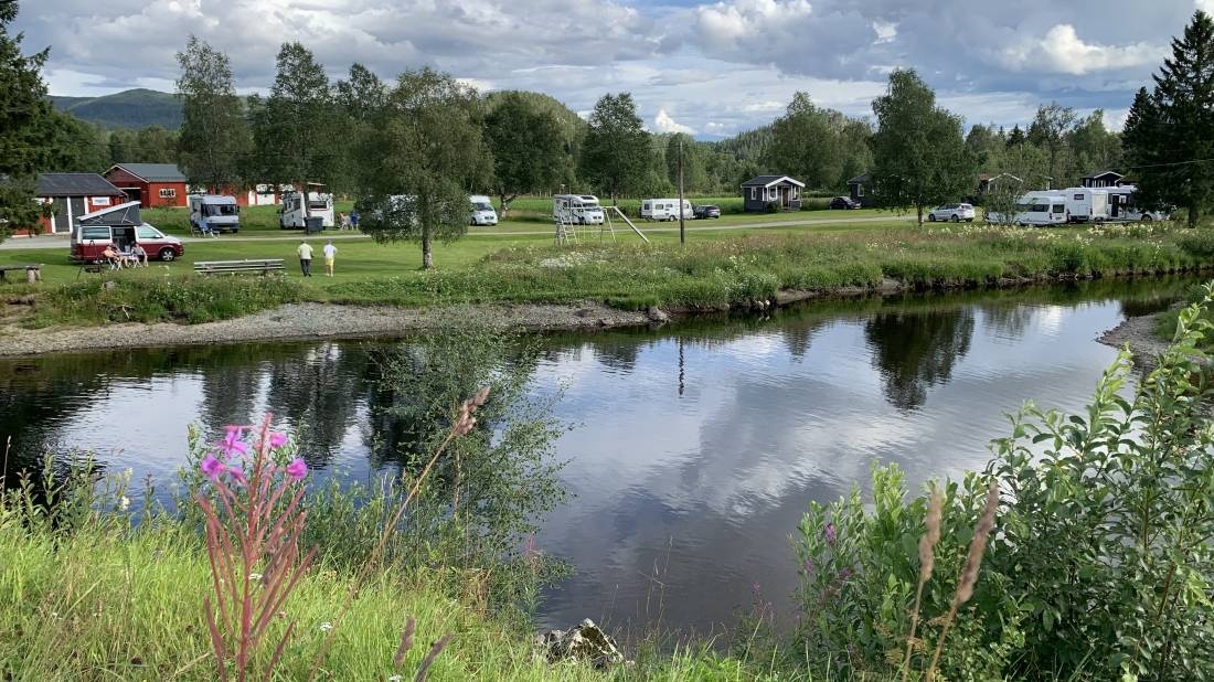 Flåt Camping — Kemping in Høylandet