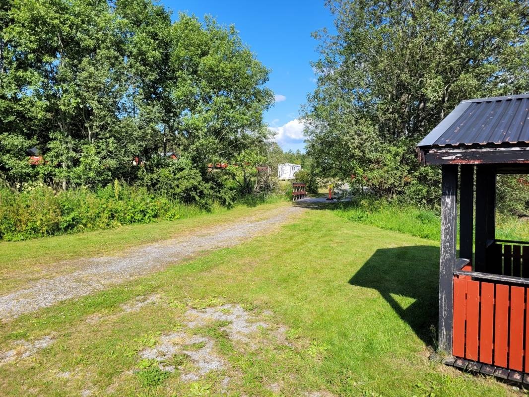 Kvisterø Fjordcamping — Sítio de acampamento in Kolvereid