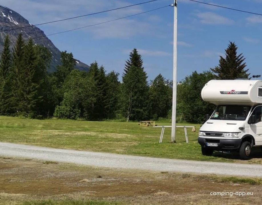 Rotsundelv Camping — Area da campeggio in Rotsund