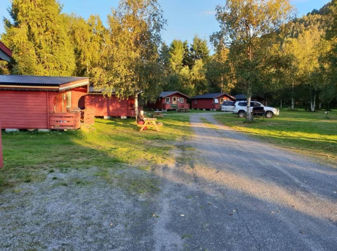Romsdalseggen Camping — Campingplads in Isfjorden