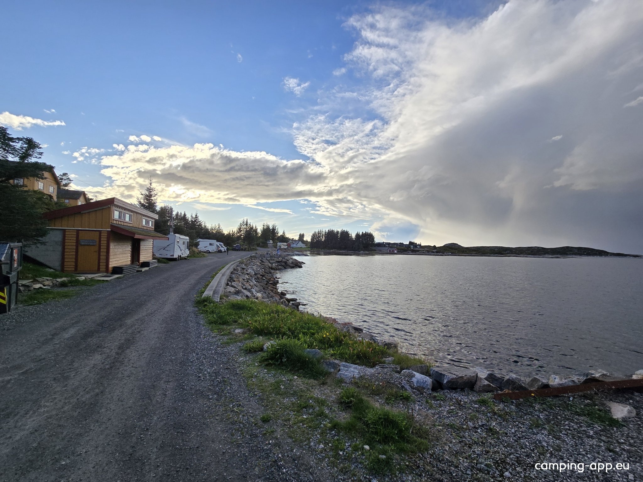 Skjerneset Camping — Kemping in Averøy