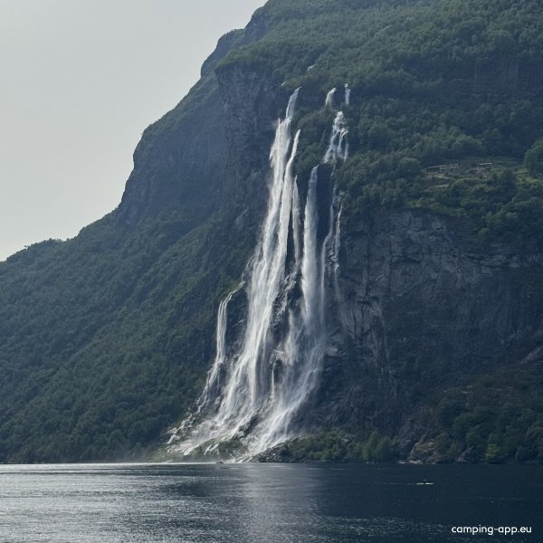Geirangerfjorden Feriesenter — Photo 6