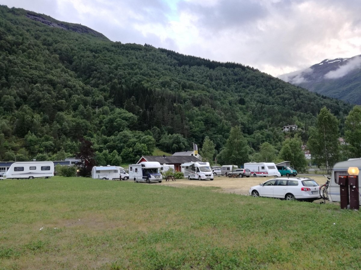Stadheimfossen Camping & Hytter — Camping in Hellesylt