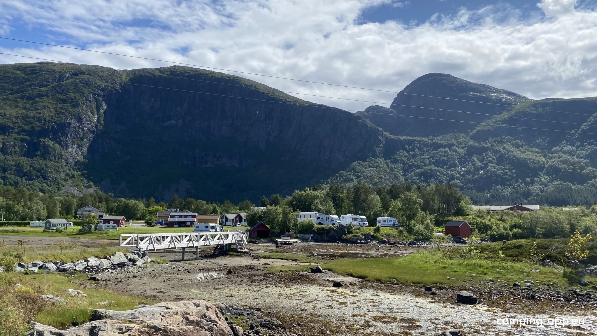 Sandneset Camping — Campingplass in Midsund