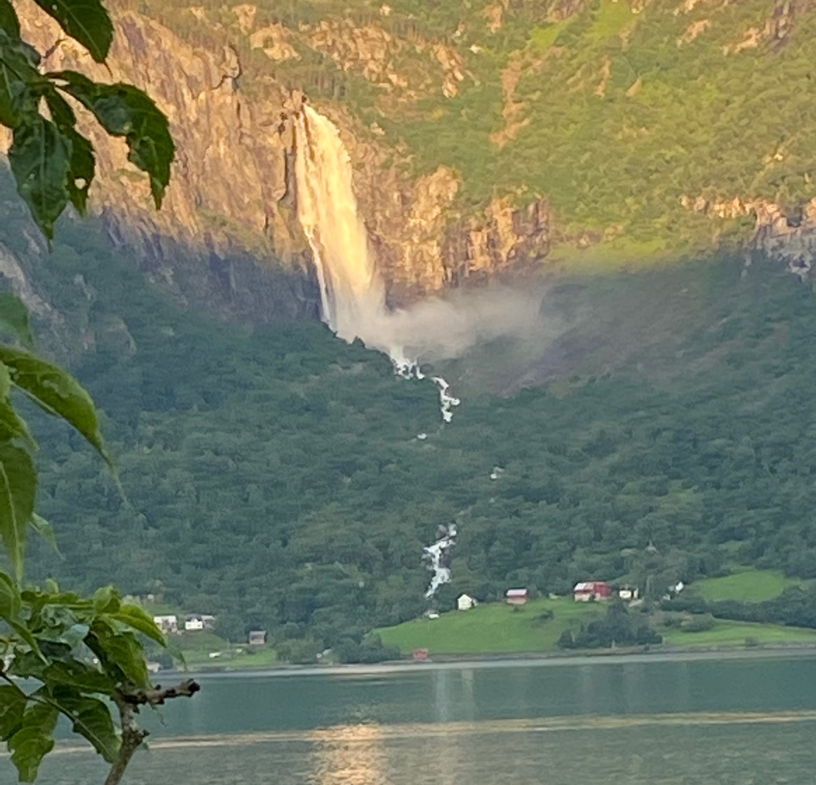Viki Fjordcamping — Campingplass in Høyheimsvik