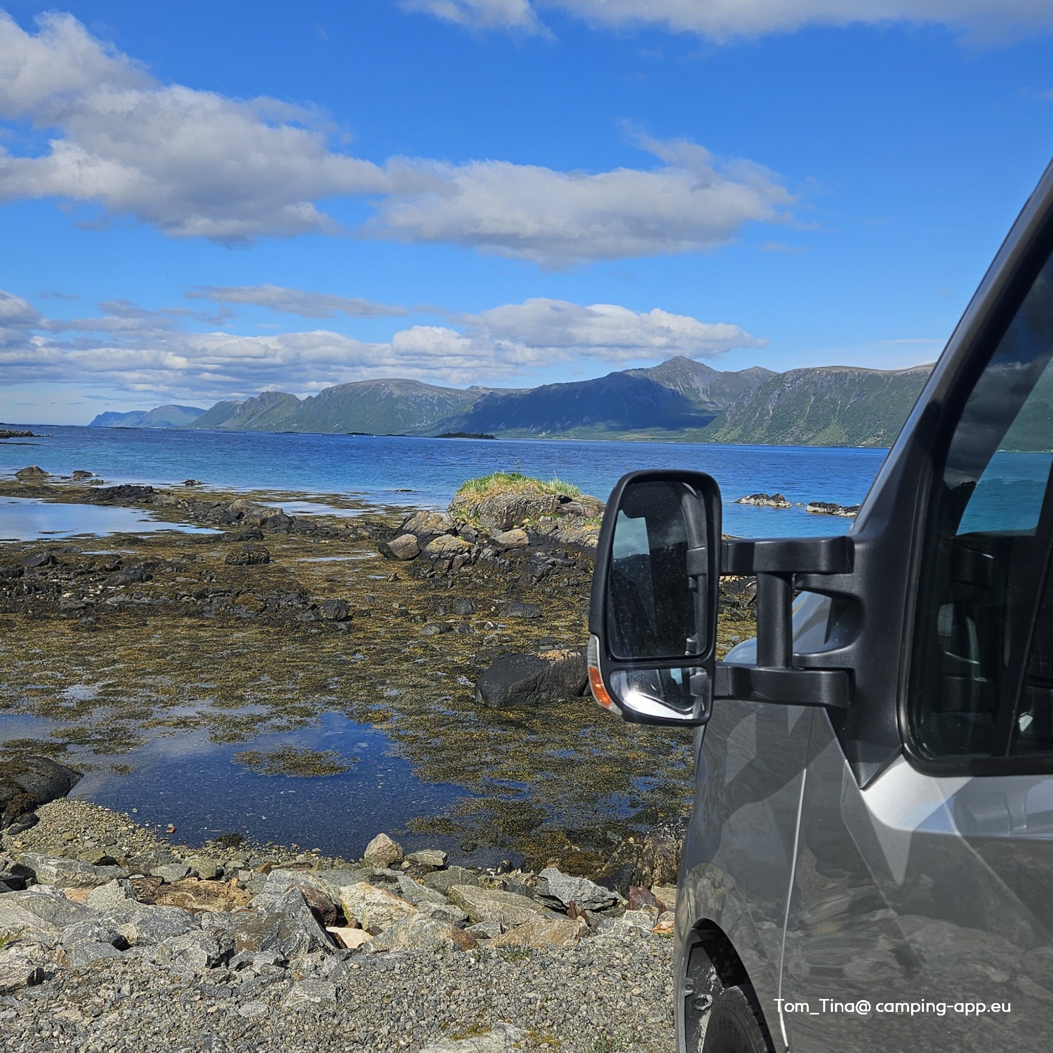 Toftenes Sjøhuscamping — Kamp yeri in Alsvåg