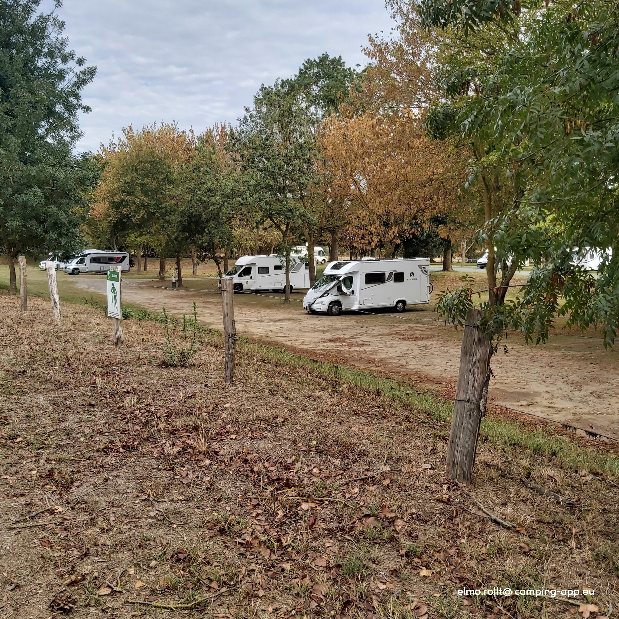 Stellplatz Villebernier — Karavan Sitesi in Villebernier