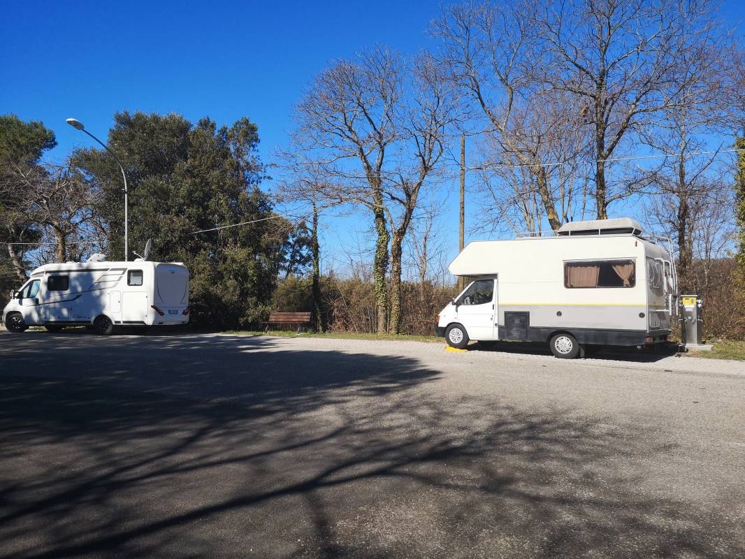 Monterotondo Marittimo — Bobilplass in Monterotondo marittimo