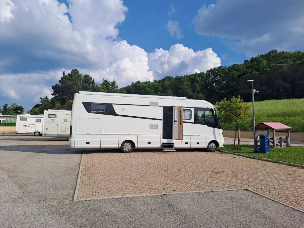 Area Sosta Camper Pomarance — Sítio para autocaravanas in Pomarance