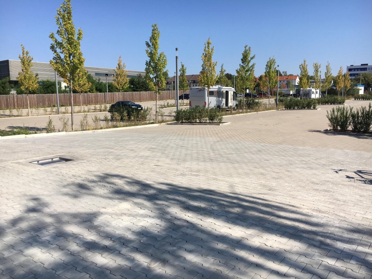 Wohnmobilstellplatz Wasserwelt Braunschweig — Aire camping car in BS