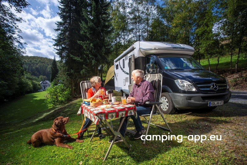 Wohnmobilstellplatz am Rothaarsteig — SP am Restaurant in Schmallenberg