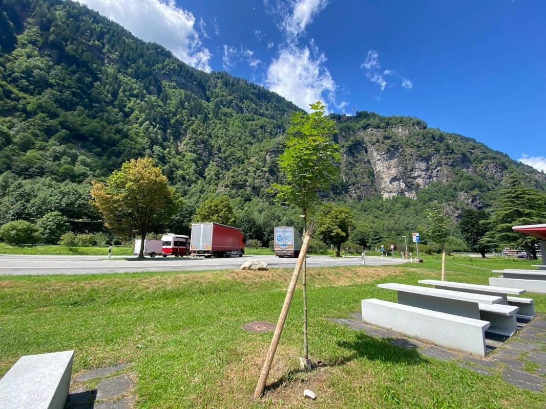 Area di sosta Lavorgo A2 -> Nord — Campervan Site in Chironico