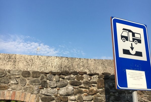 Aire Camping Car Oleis di manzano — Bobilplass in Oleis