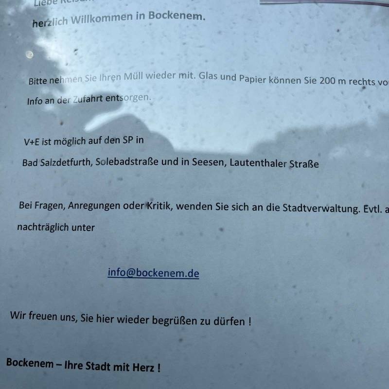 Wohnmobilstellplatz am Freibad — Місце для кемперів in Bockenem