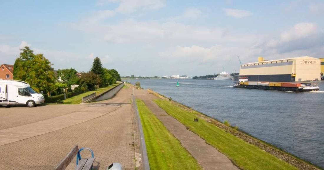 Stellplatz auf dem Deich — Ställplats in Lemwerder