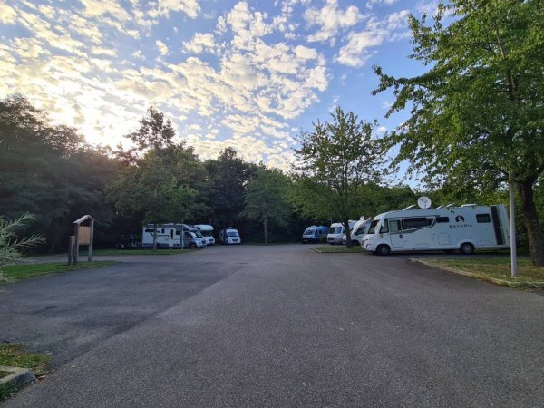 Aire de Camping Cars Montceau-les-Mines — Photo 5