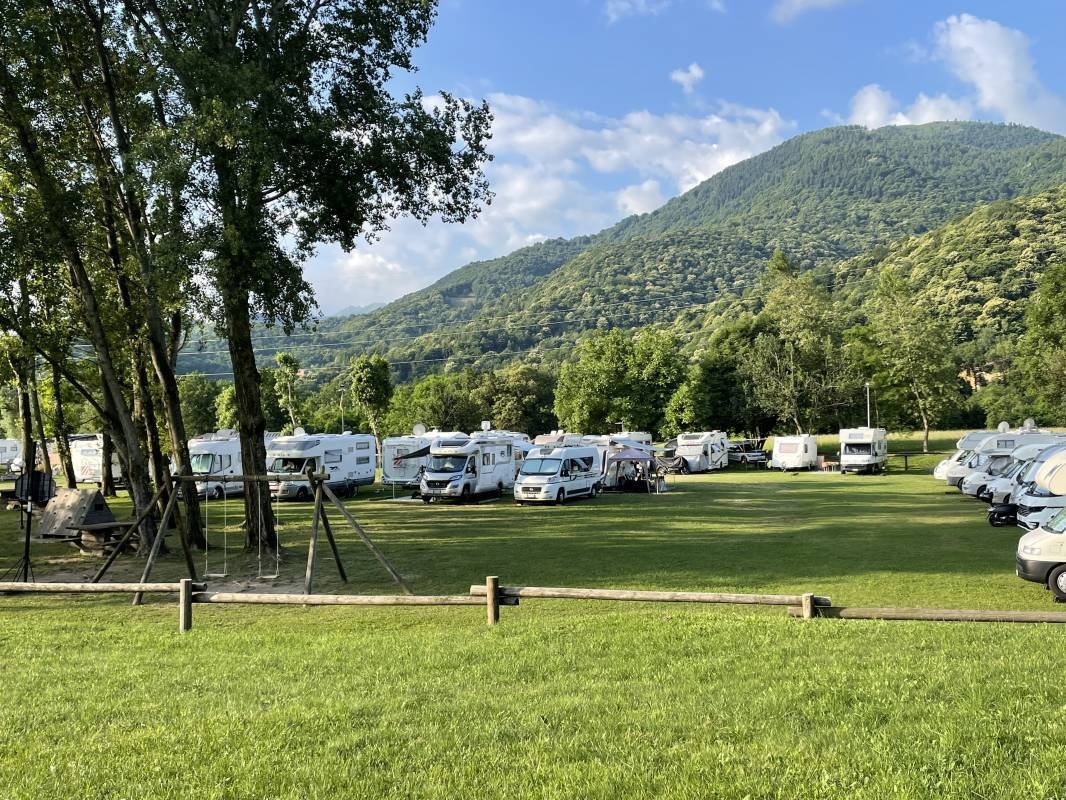 Area Camper Un Po di sosta ai piedi del Monviso — Stellplatz in Paesana   CN