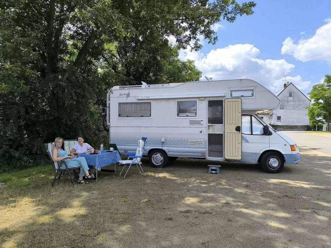 Stellplatz am Meerhofsee — Campervan Site in Alzenau