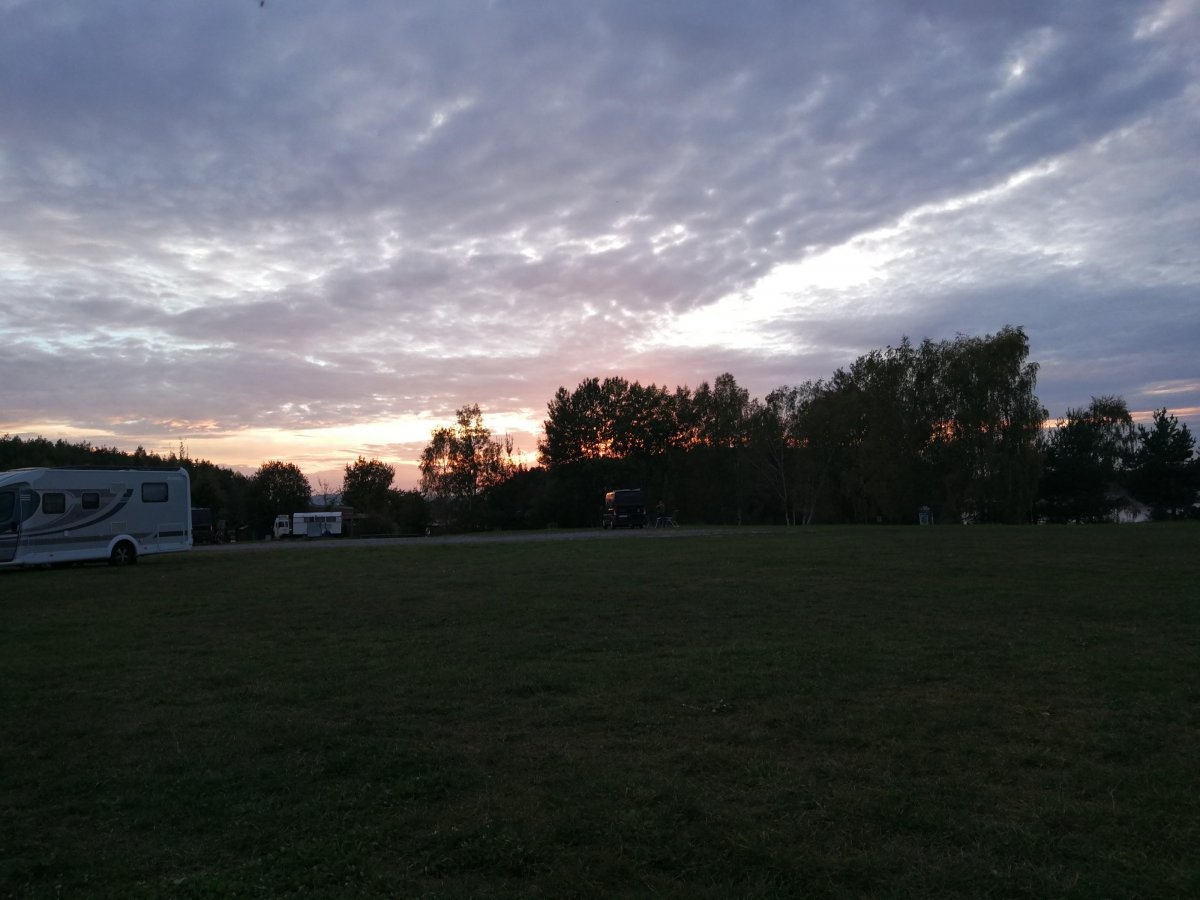 Stellplatz am Movin Ground — Area Autocaravanas in Steinberg am See