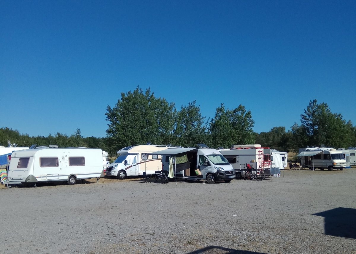Stellplatz am Movin Ground — Campervan Site in Steinberg am See