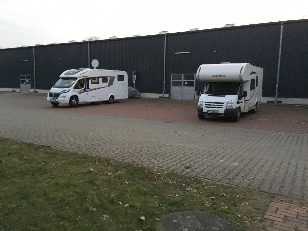 Stellplatz an Emshalle — Sítio para autocaravanas in Salzbergen