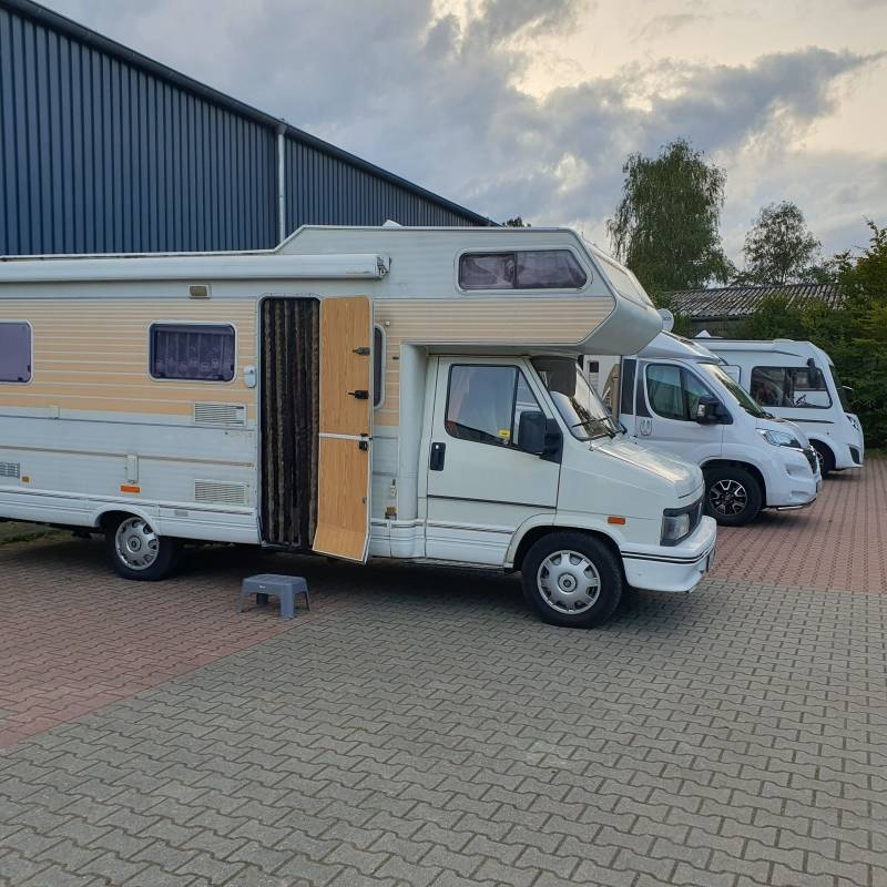 Stellplatz an Emshalle — Sp. parking dla kamperów in Salzbergen