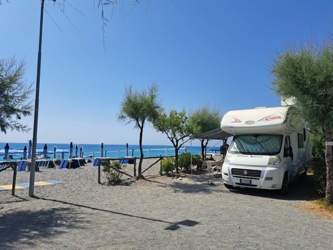 Area Camper Dolce Vita — Sp. parking dla kamperów in Scalea