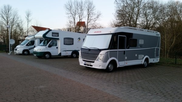 Stellplatz am Karpfenplatz Reinfeld — Karavan Sitesi in Reinfeld