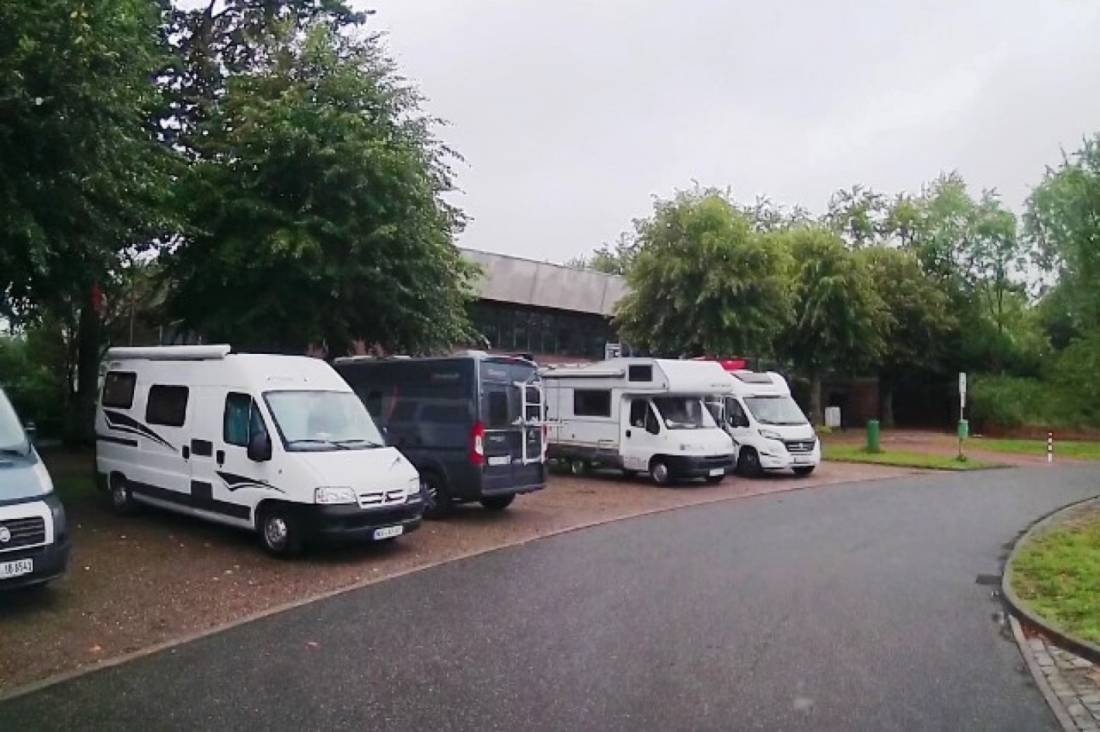 Stellplatz am Bürgerpark Bad Oldesloe — Sítio para autocaravanas in Bad Oldesloe-Wolkenwehe