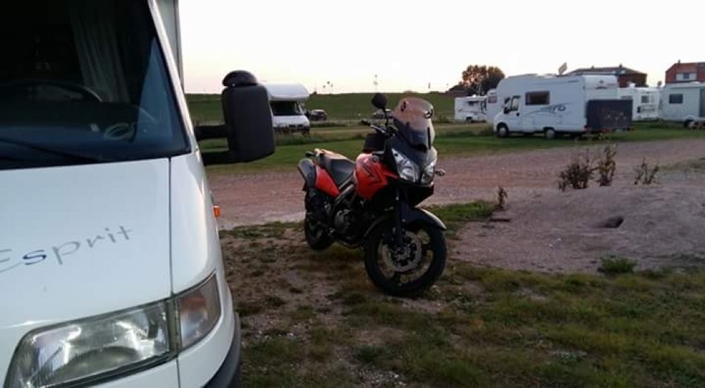 Henkens Reisemobil-Stellplatz  Butjadingen — Sp. parking dla kamperów in Butjadingen-Fedderwardersiel