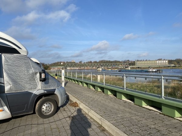 Stellplatz an der Elbe Hohnstorf — Sítio para autocaravanas in Hohnstorf (Elbe)
