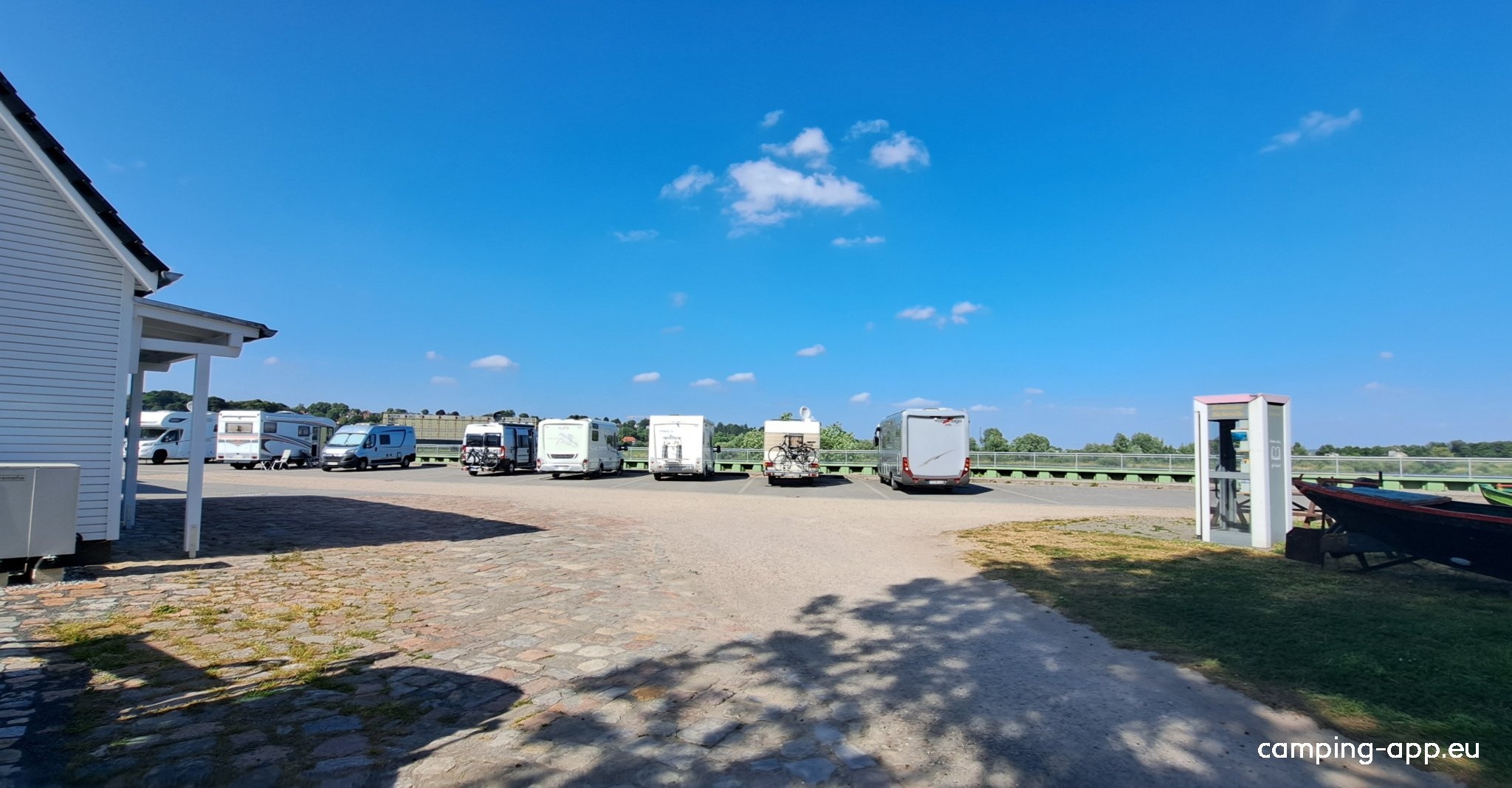 Stellplatz an der Elbe Hohnstorf — Sítio para autocaravanas in Hohnstorf (Elbe)