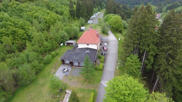 Stellplatz Alter Bahnhof Altenau — Sítio para autocaravanas in Altenau