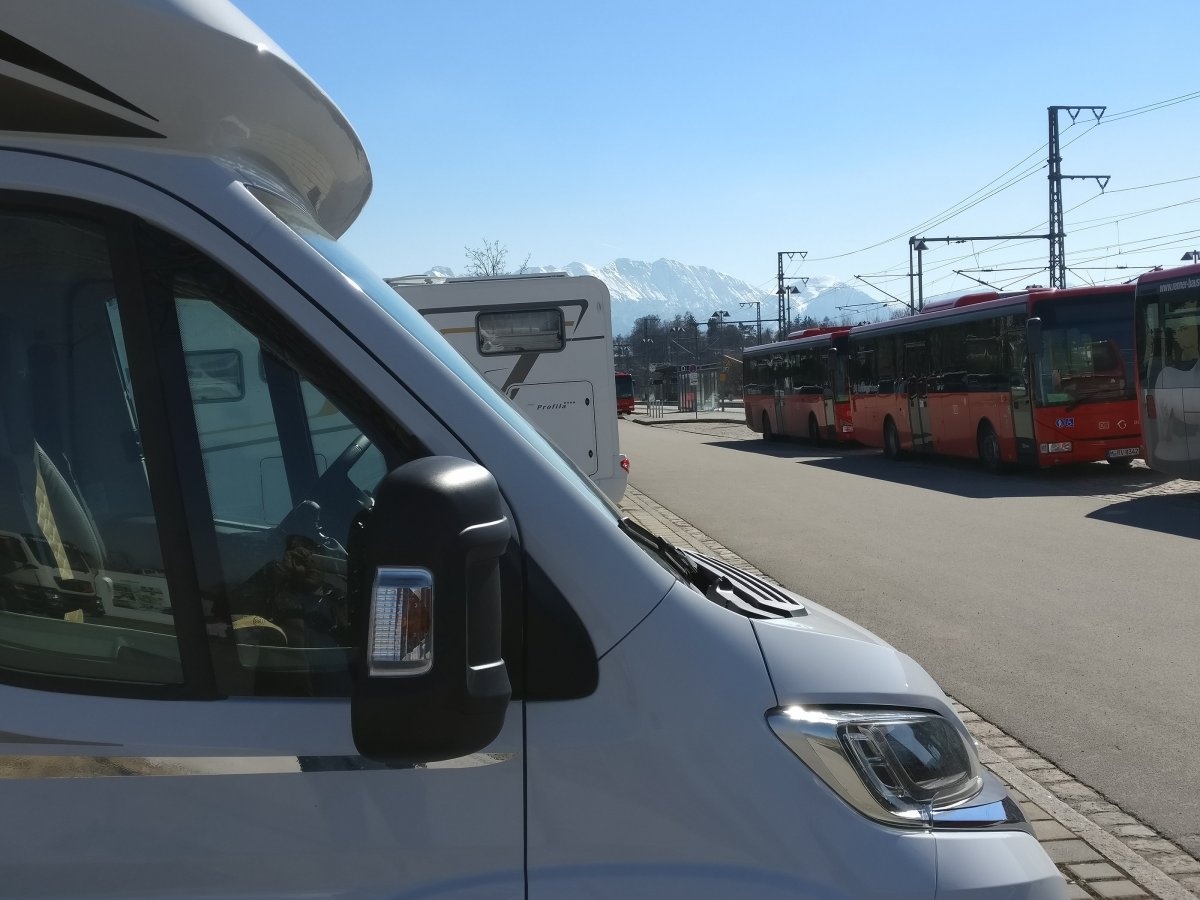 Stellplatz am Bahnhof Murnau am Staffelsee — Sítio para autocaravanas in Murnau