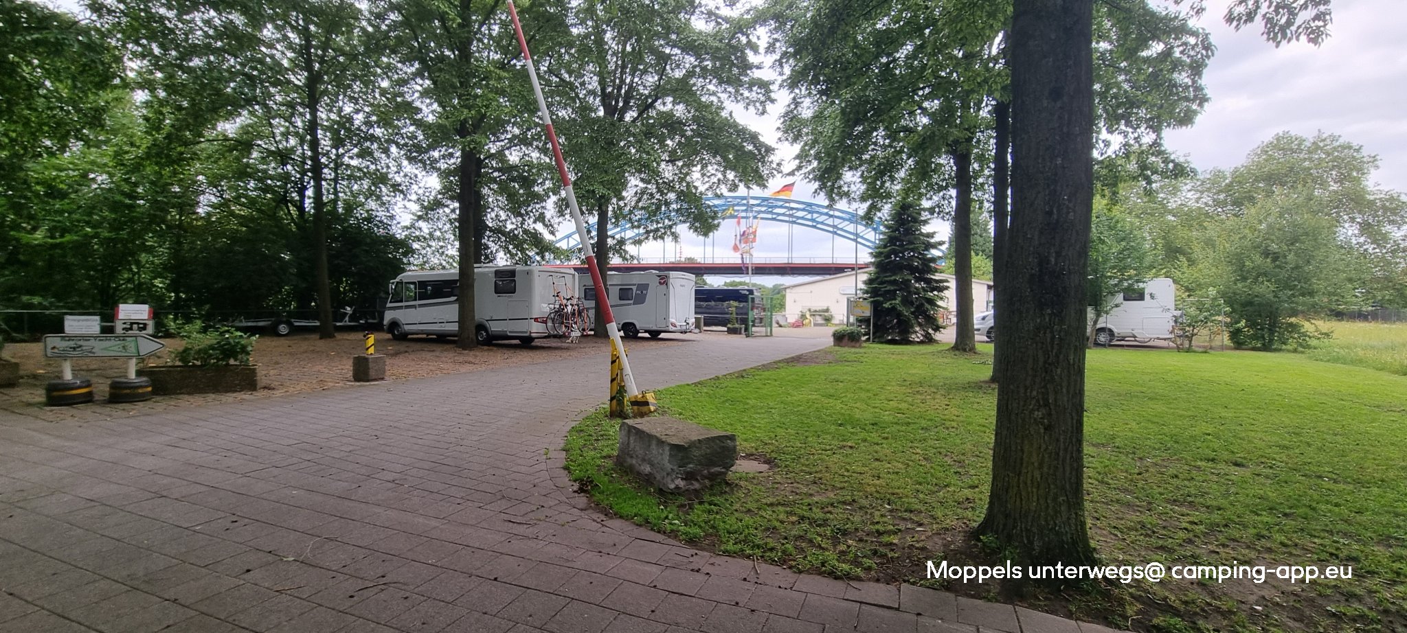 Stellplatz Ruhrorter Yachtclub — Aire camping car in Duisburg