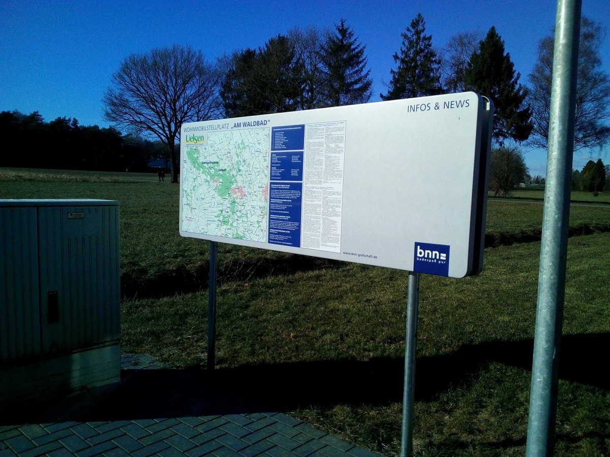 Stellplatz Am Waldbad Uelsen — Campervan Site in Uelsen