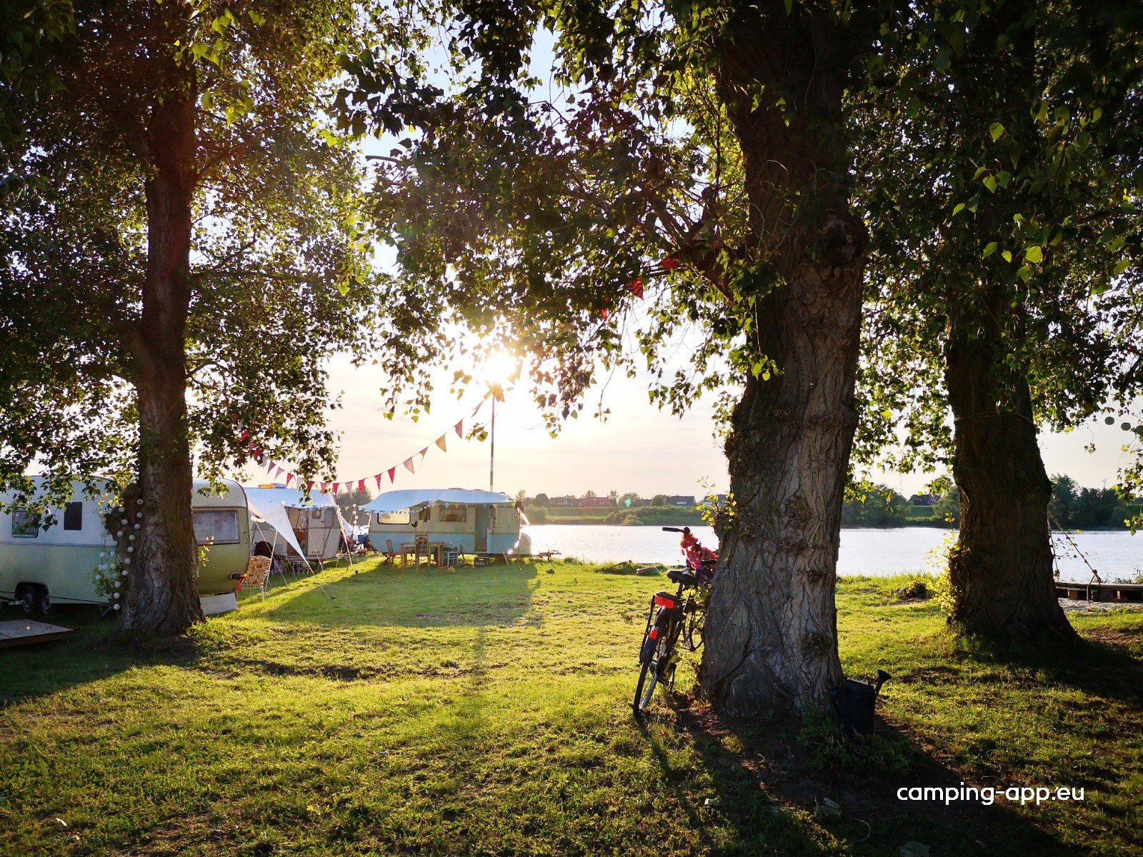 Stover Strand Camping — Cámping in Drage