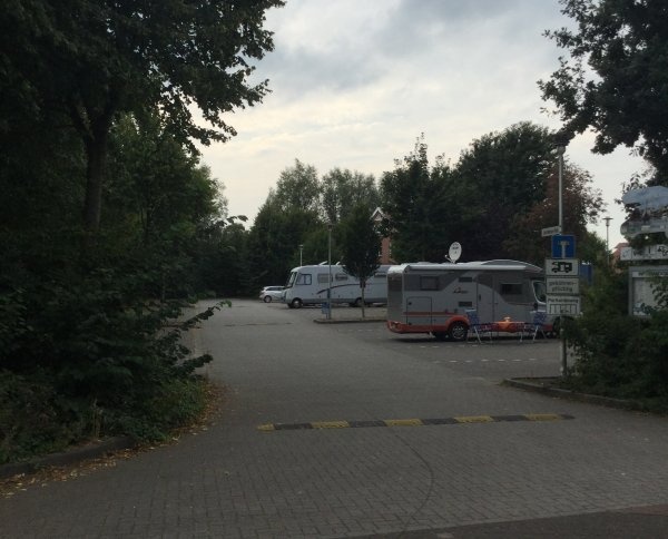 Wohnmobilstellplatz am Yachthafen Weener — Sp. parking dla kamperów in Weener