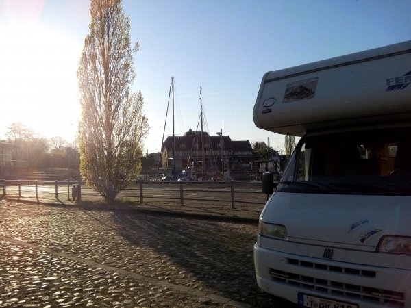 Stellplatz am Binnenhafen Brake — Bobilplass in Brake